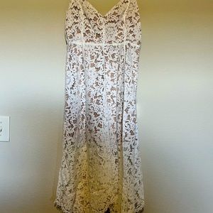 Never worn, NWT, Lulus lace midi dress!